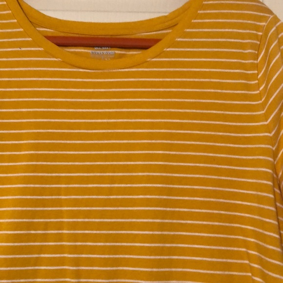 Old navy - tee - Picture 2 of 3